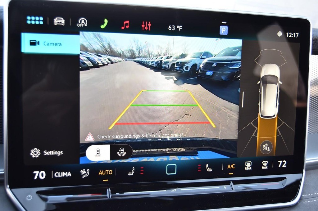 Volkswagen Tiguan Vehicle Full-screen Gallery Image 13