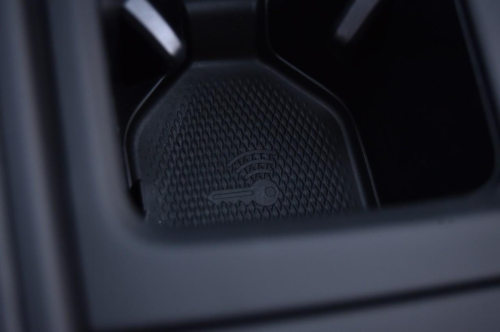 Volkswagen Tiguan Vehicle Full-screen Gallery Image 17