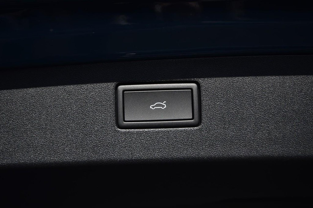 Volkswagen Tiguan Vehicle Full-screen Gallery Image 26