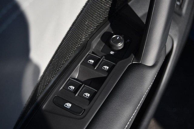 Volkswagen Tiguan Vehicle Image 08