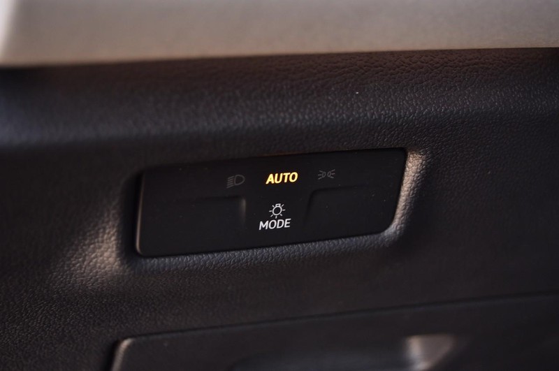 Volkswagen Tiguan Vehicle Image 11