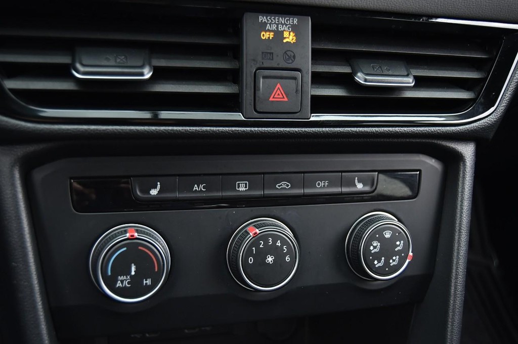 Volkswagen Taos Vehicle Full-screen Gallery Image 14