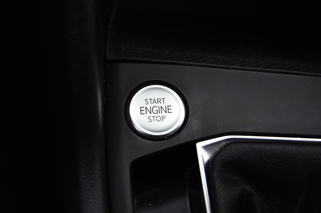 Volkswagen Taos Vehicle Full-screen Gallery Image 16