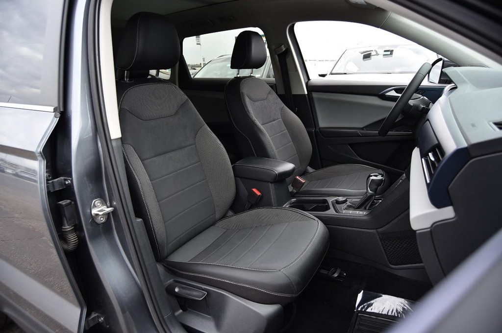 Volkswagen Taos Vehicle Full-screen Gallery Image 20