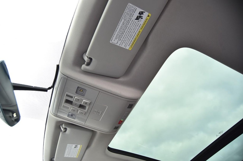 Volkswagen Taos Vehicle Full-screen Gallery Image 21