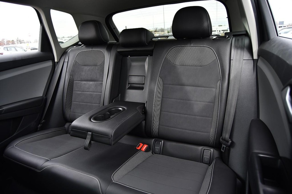 Volkswagen Taos Vehicle Full-screen Gallery Image 22