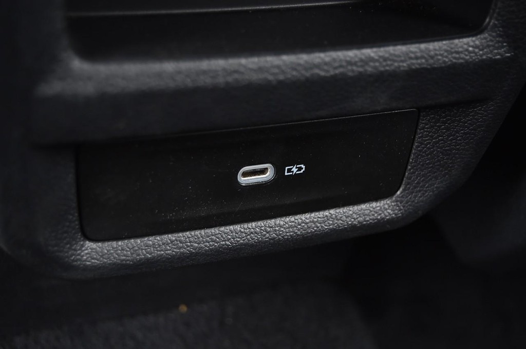 Volkswagen Taos Vehicle Full-screen Gallery Image 24