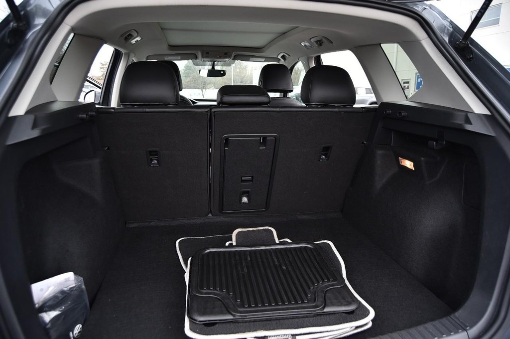 Volkswagen Taos Vehicle Full-screen Gallery Image 25