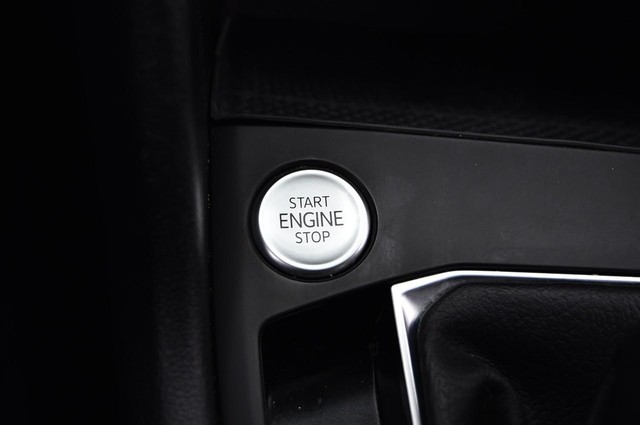 Volkswagen Taos Vehicle Image 16