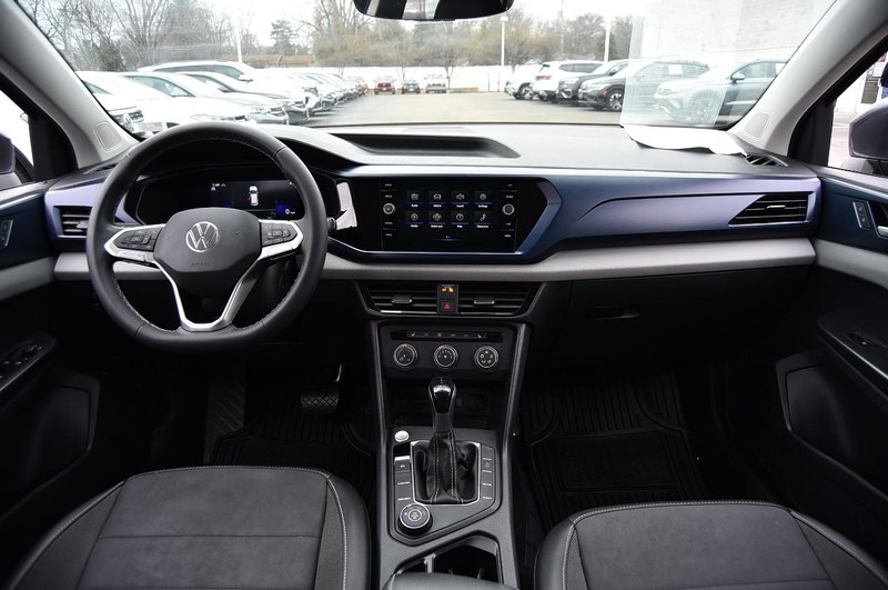 Volkswagen Taos Vehicle Image 07