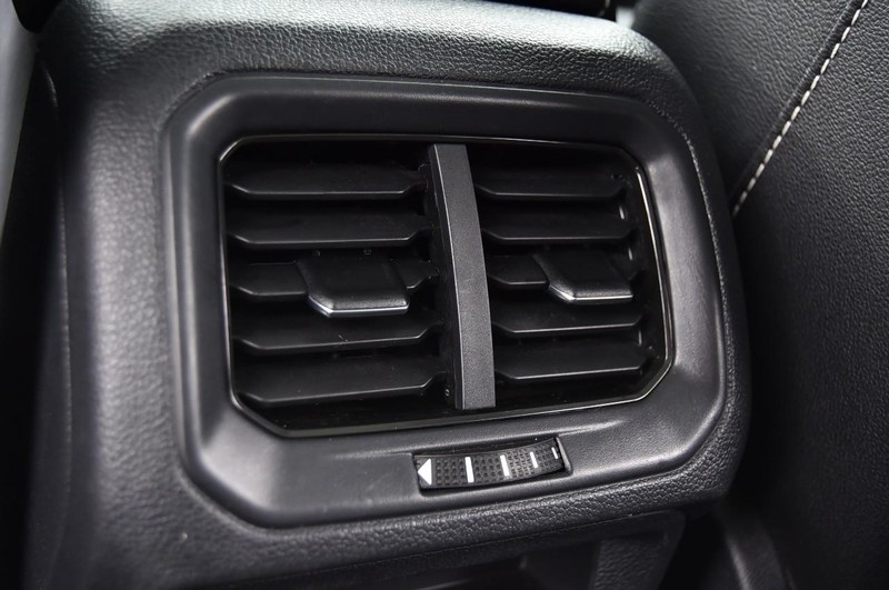 Volkswagen Taos Vehicle Image 23