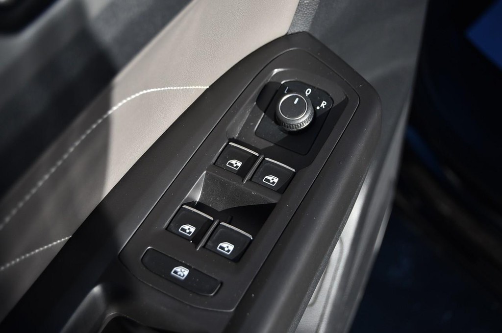 Volkswagen Atlas Vehicle Full-screen Gallery Image 8