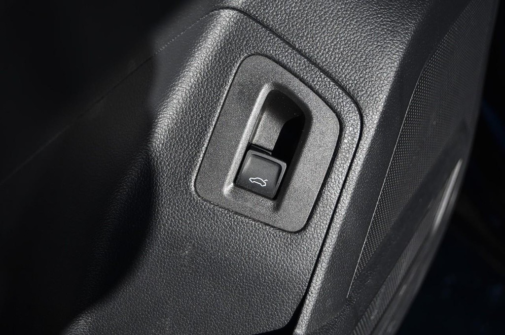 Volkswagen Atlas Vehicle Full-screen Gallery Image 9