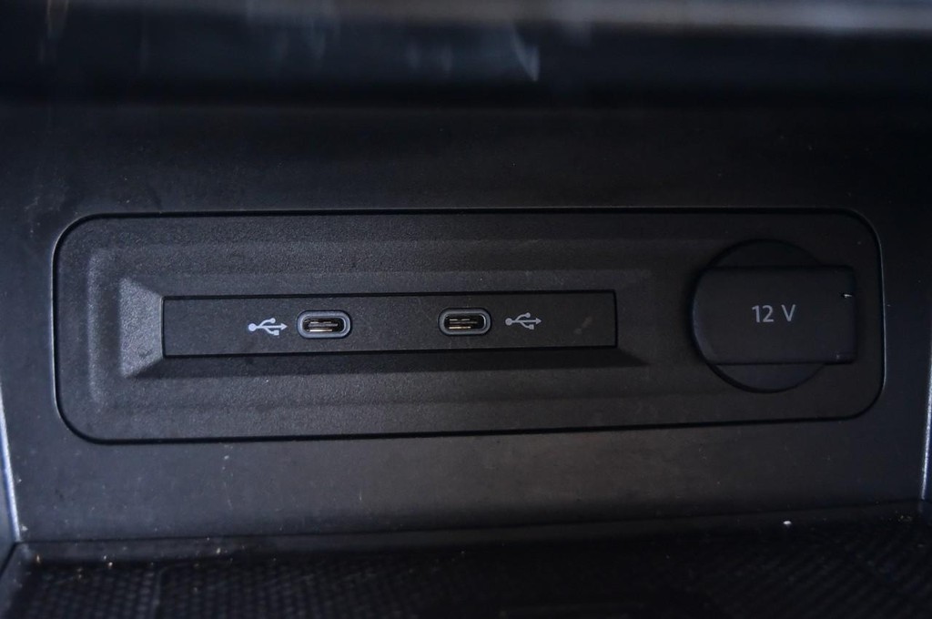 Volkswagen Atlas Vehicle Full-screen Gallery Image 16