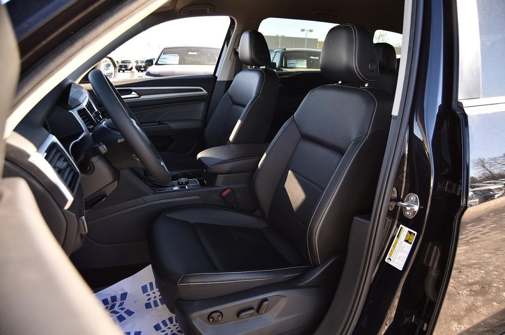 Volkswagen Atlas Vehicle Full-screen Gallery Image 19