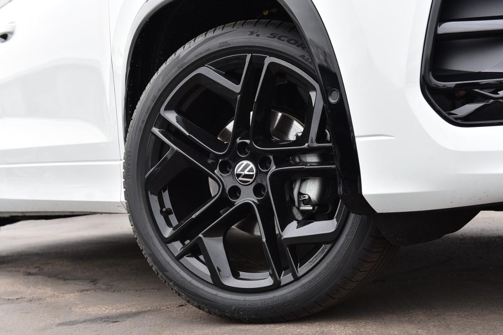 Volkswagen Tiguan Vehicle Full-screen Gallery Image 3