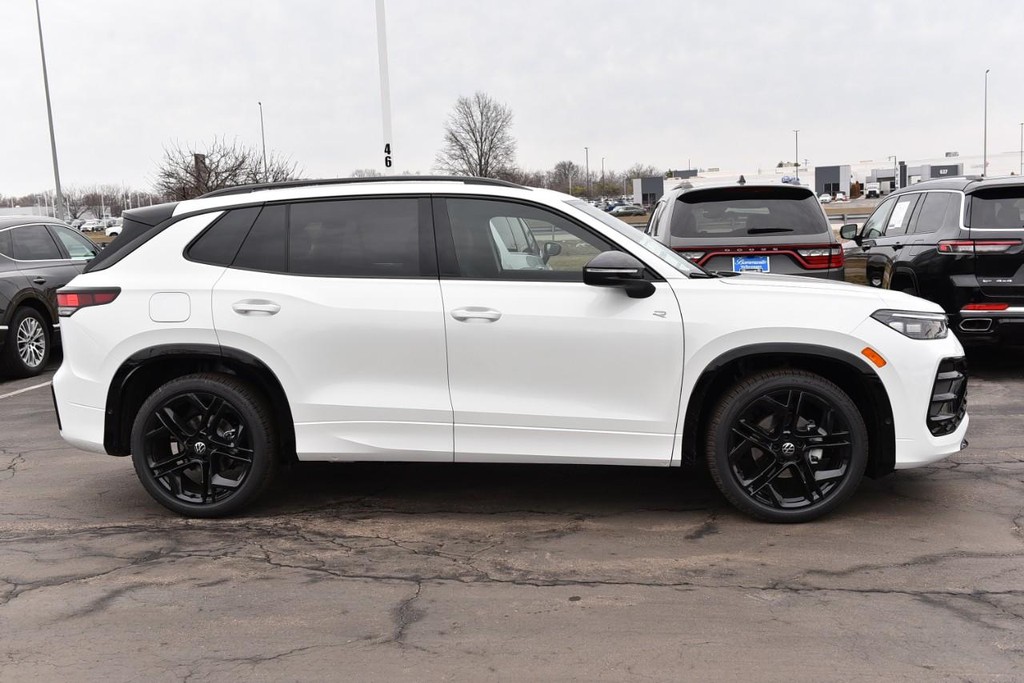 Volkswagen Tiguan Vehicle Full-screen Gallery Image 5