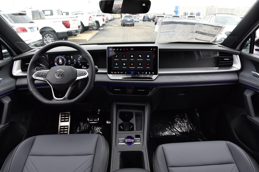 Volkswagen Tiguan Vehicle Full-screen Gallery Image 7