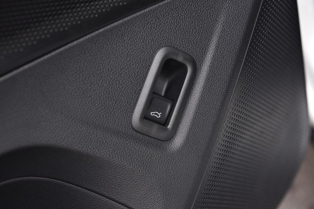 Volkswagen Tiguan Vehicle Full-screen Gallery Image 9