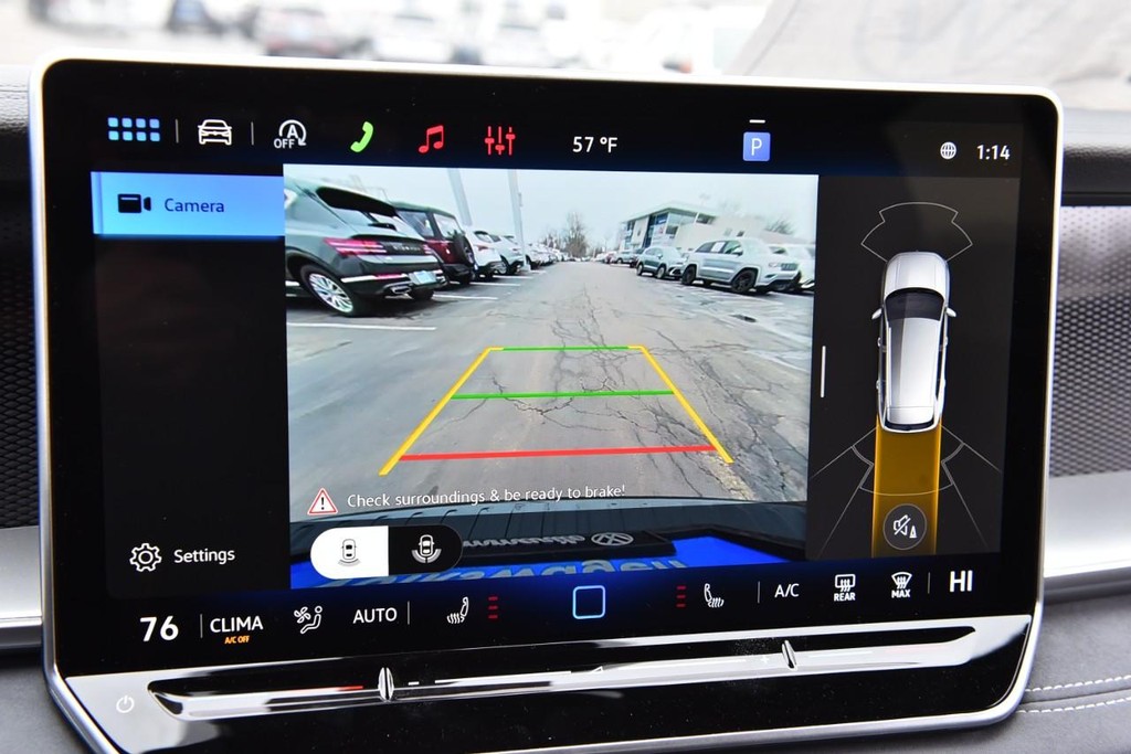 Volkswagen Tiguan Vehicle Full-screen Gallery Image 13