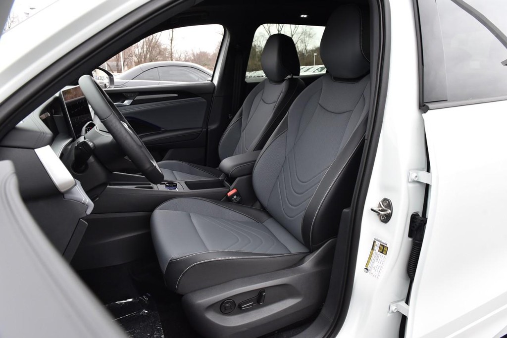 Volkswagen Tiguan Vehicle Full-screen Gallery Image 19