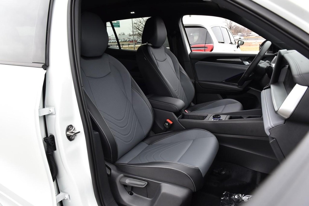 Volkswagen Tiguan Vehicle Full-screen Gallery Image 20