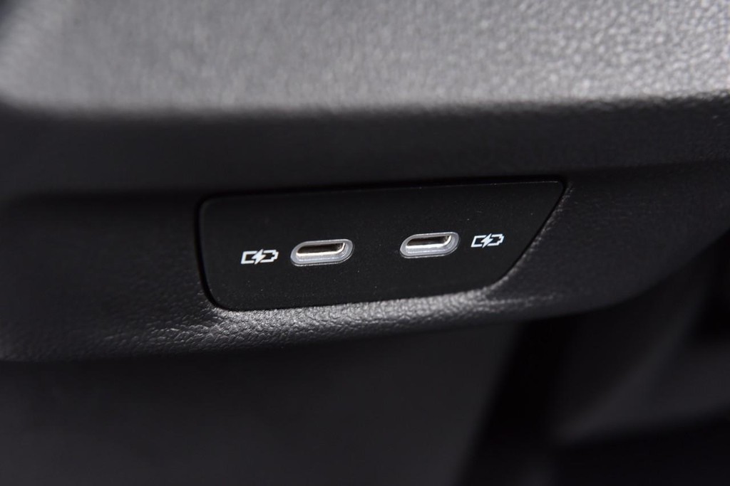 Volkswagen Tiguan Vehicle Full-screen Gallery Image 24