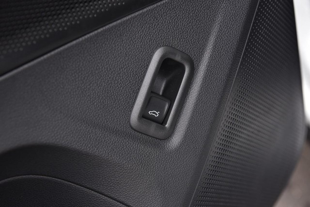 Volkswagen Tiguan Vehicle Image 09