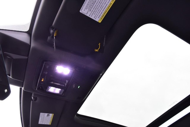 Volkswagen Tiguan Vehicle Image 21