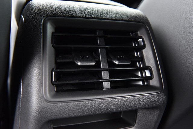 Volkswagen Tiguan Vehicle Image 23