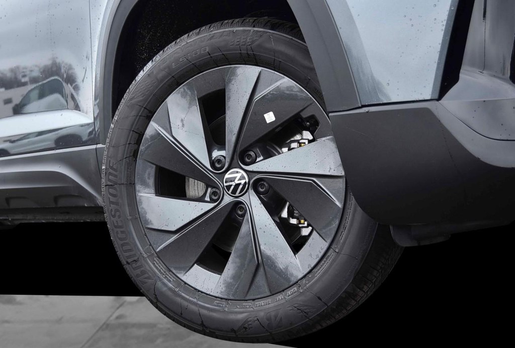 Volkswagen Taos Vehicle Full-screen Gallery Image 3