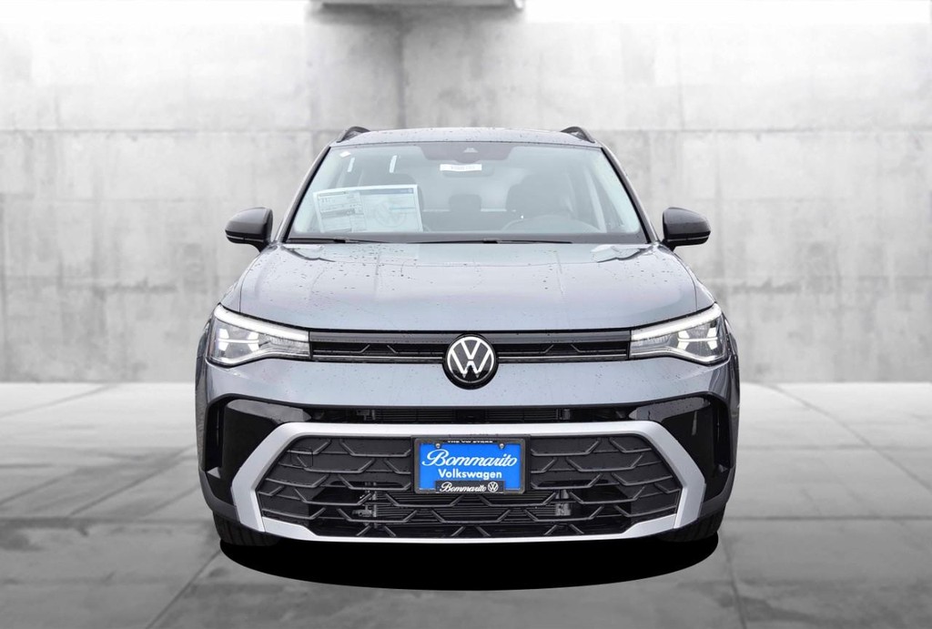 Volkswagen Taos Vehicle Full-screen Gallery Image 4