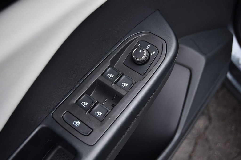 Volkswagen Taos Vehicle Full-screen Gallery Image 8