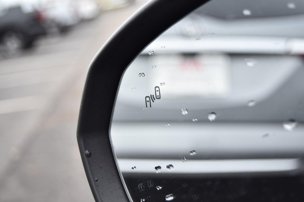 Volkswagen Taos Vehicle Full-screen Gallery Image 9