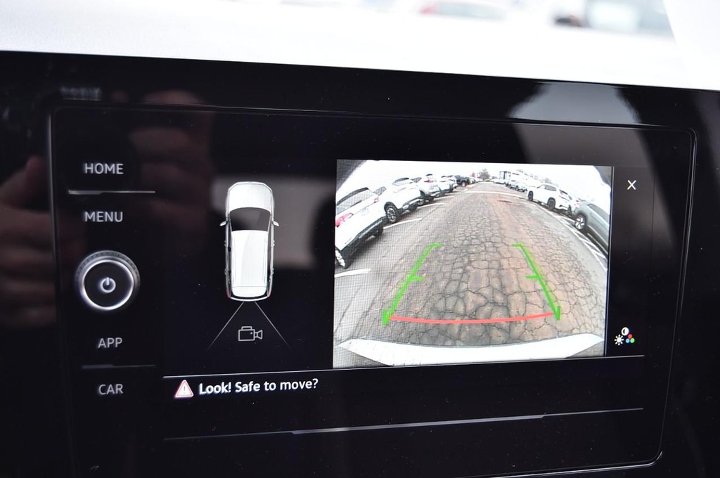 Volkswagen Taos Vehicle Full-screen Gallery Image 12