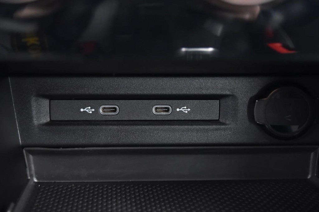 Volkswagen Taos Vehicle Full-screen Gallery Image 15