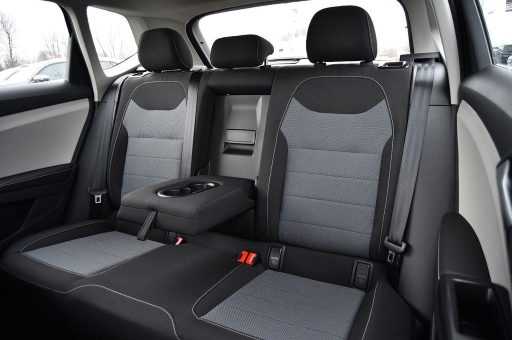 Volkswagen Taos Vehicle Full-screen Gallery Image 20