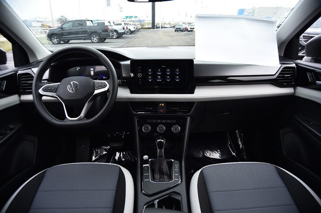 Volkswagen Taos Vehicle Image 07