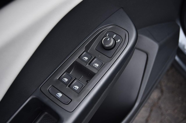 Volkswagen Taos Vehicle Image 08