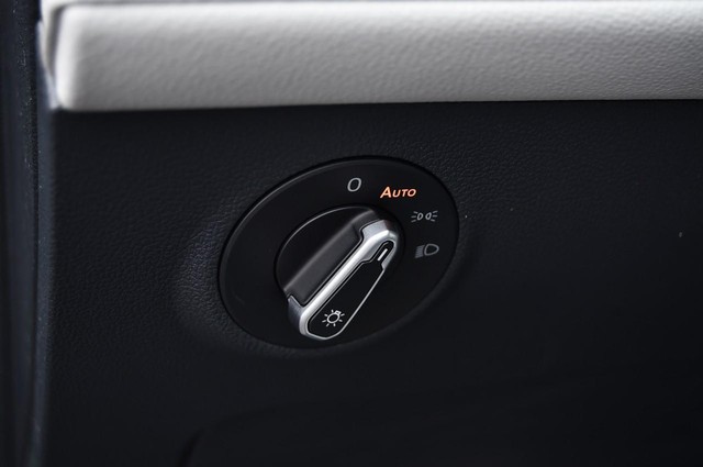 Volkswagen Taos Vehicle Image 10