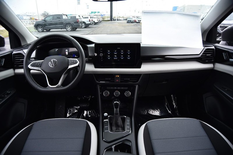 Volkswagen Taos Vehicle Image 07