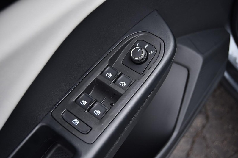 Volkswagen Taos Vehicle Image 08