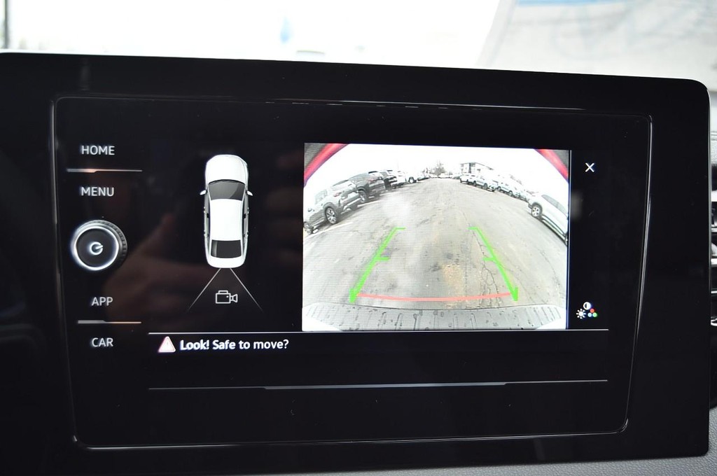 Volkswagen Jetta Vehicle Full-screen Gallery Image 13