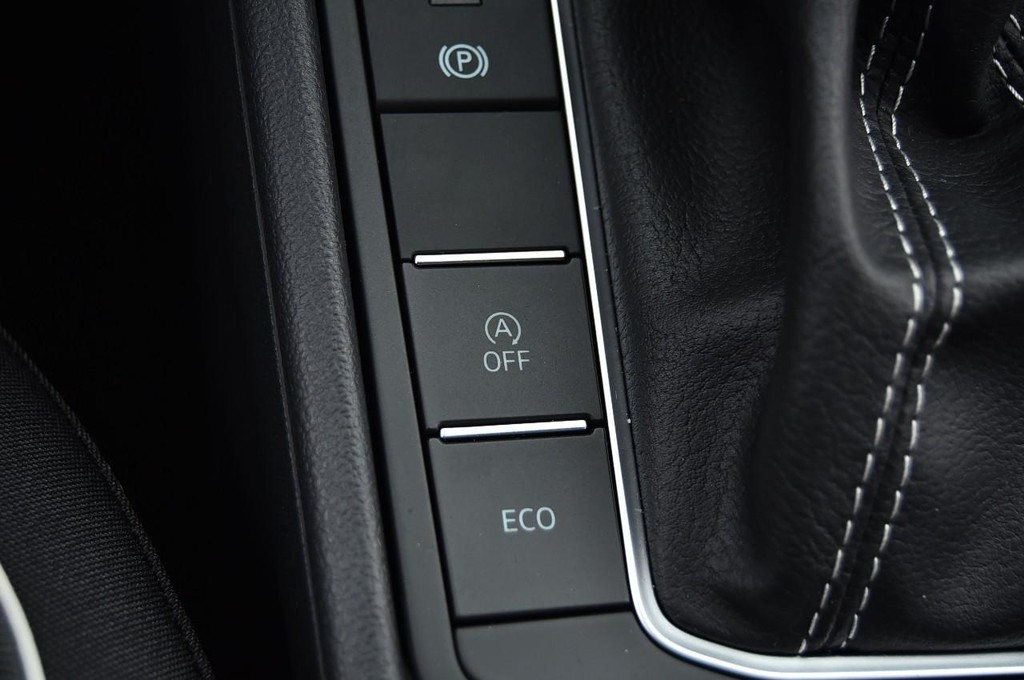 Volkswagen Jetta Vehicle Full-screen Gallery Image 17