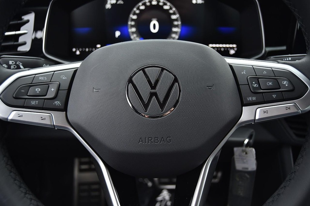 Volkswagen Jetta Vehicle Full-screen Gallery Image 18