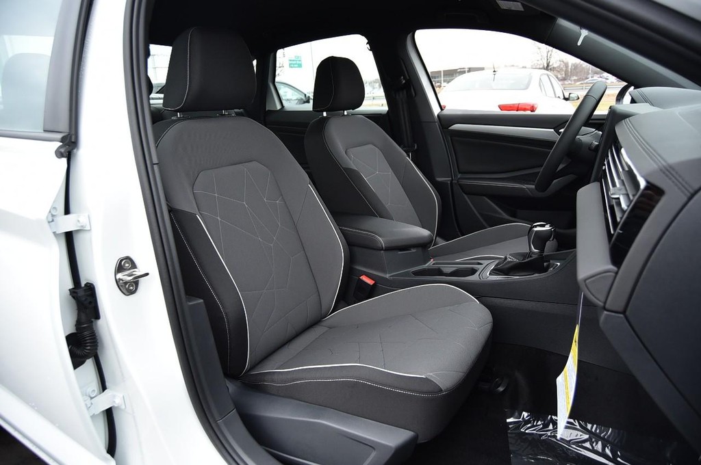 Volkswagen Jetta Vehicle Full-screen Gallery Image 20