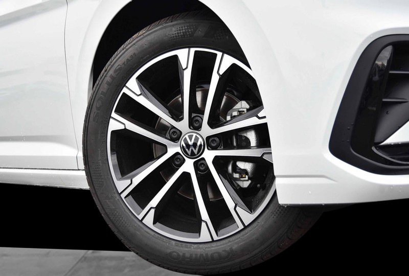 Volkswagen Jetta Vehicle Image 03