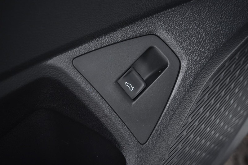 Volkswagen Jetta Vehicle Image 09