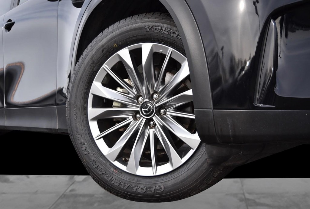 Mazda CX-90 Vehicle Full-screen Gallery Image 3