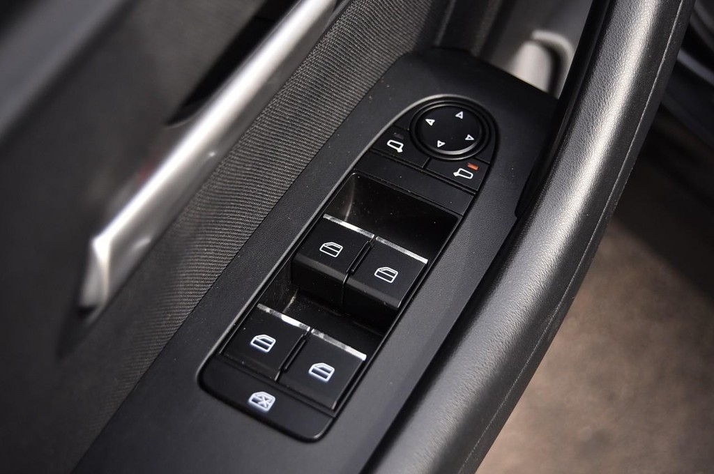 Mazda CX-90 Vehicle Full-screen Gallery Image 8